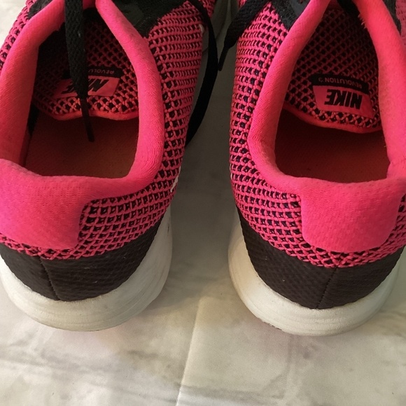 NIKE REVOLUTION 3 SNEAKERS (Size: 10) ( Color : Pink/ Black) PREOWNED - Picture 8 of 10